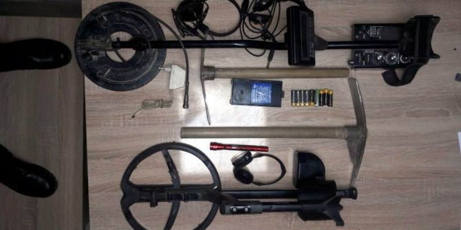 Dedektör İle Define Ararken Yakalandılar