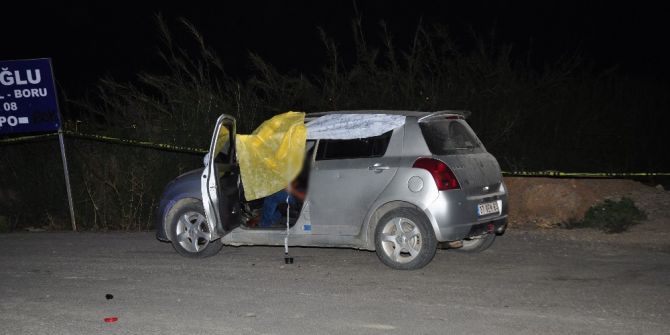 Karısının Otomobilinde Av Tüfeğiyle İntihar Etti