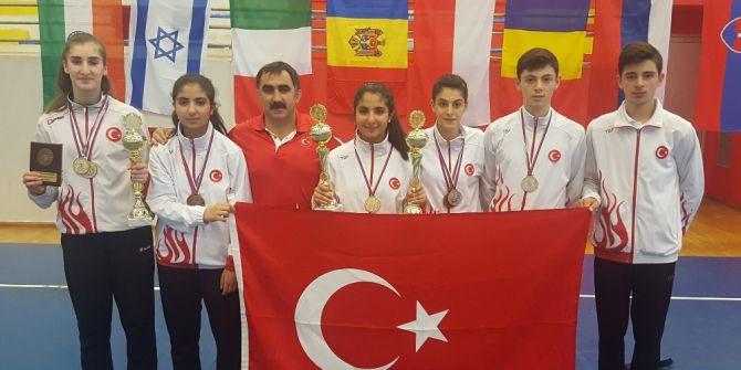 Erzincanlı Badmintoncular Sırbistan’dan Madalyayla Döndü