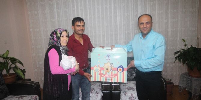 Beyşehir’de Yeni Doğan Bebeklere Hediye Seti