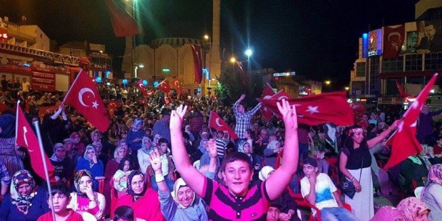 Develi’de Demokrasi Ve Şehitler Mitingi Coşkusu