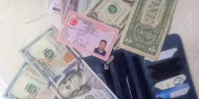 Havalimanı Çalışanı Bulduğu Parayı Polise Teslim Etti