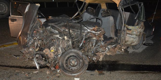 Otomobil Beton Mikseriyle Çarpıştı: 1 Ağır Yaralı