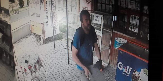 Güpegündüz Camını Kırdığı Büfeyi Soydu