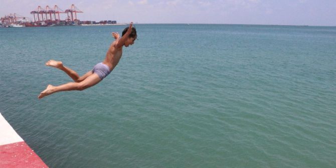 Çocukların Denize Ölümüne Atlayışı