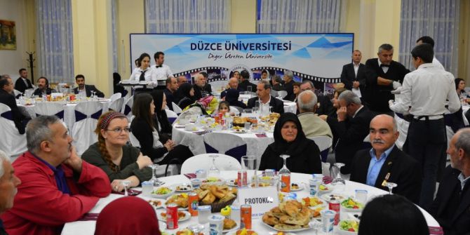 Düzce Üniversitesinin Düzenlediği İftar Programı Birlik Ve Beraberliğe Vesile Oldu