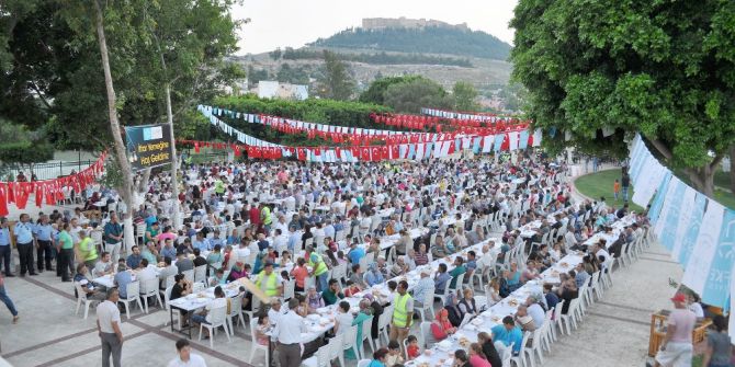 Silifke Belediyesi’nden Parkta İftar
