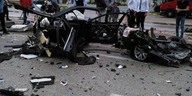 Yolcu Otobüsüyle Çarpışan Otomobil Paramparça Oldu: 1 Ölü