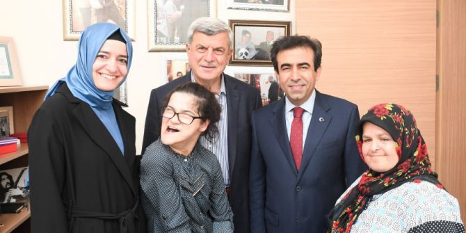 Engelli Gülşah’a Bakan Betül Sayan Kaya’dan Sürpriz Ziyaret
