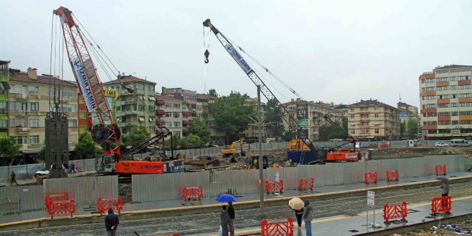 Kent Meydanı Ve Katlı Otoparkın Zemin Çalışmaları Yapılıyor