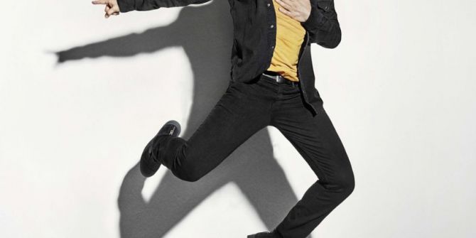 Megastar Tarkan’ın ’Yolla’ Klibi Fizzy’de Zirveye Yerleşti