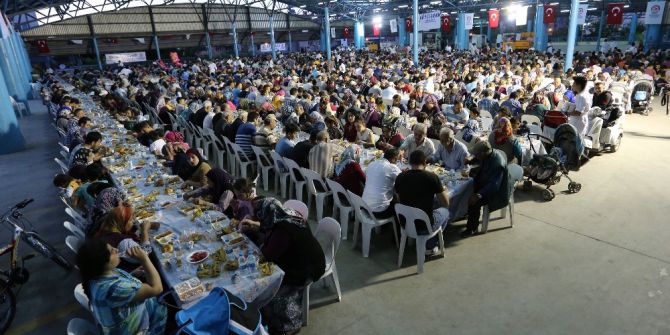Büyükşehir’den Fatih Mahallesi’ne İftar Sofrası