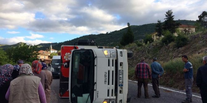 Freni Boşalan Kamyon Kaza Yaptı