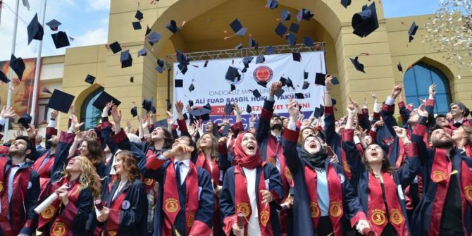 Hukuk Fakültesinde Mezuniyet Coşkusu