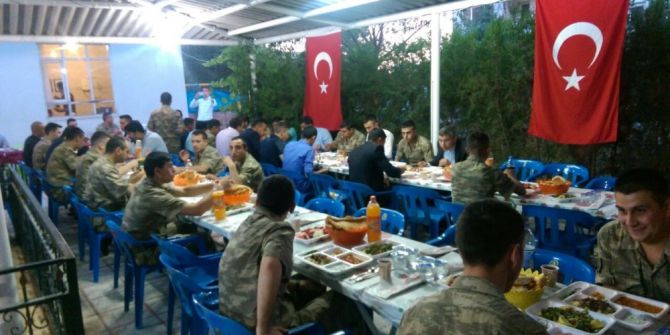 Kaymakam Kaya Asker Ve Korucularla İftar Yemeğinde Bir Araya Geldi