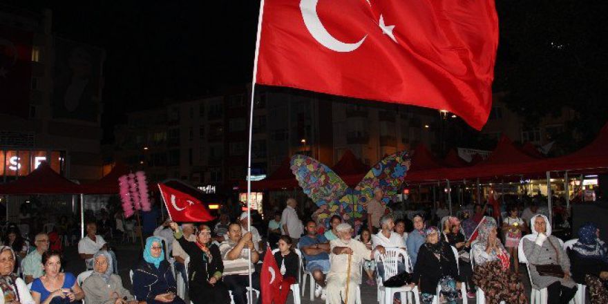 Çanakkale’de Demokrasi Nöbeti Sürüyor