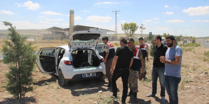 Polisten Kaçarken Kaza Yapan Otomobilin Bagajından Silahla Vurulmuş 3 Yaralı Çıktı