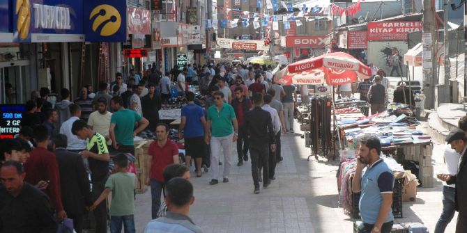 Van’da Bayram Tezgâhları Kuruldu