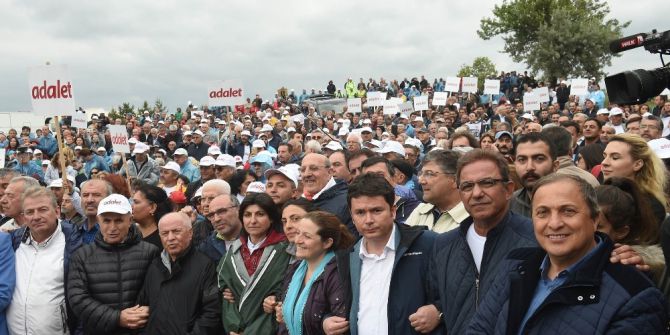 Kılıçdaroğlu, Grup Toplantısını ‘Adalet Yürüyüşü’nde Yaptı