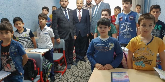 Buski Yetim Çocukların Yüzünü Güldürdü