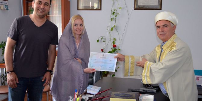 İslamiyet’i Seçen Ukraynalı Zarudnia, Zehra İsmini Aldı