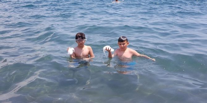 Caretta Carettalar İçin Deniz Dibinden Poşet Çıkardılar