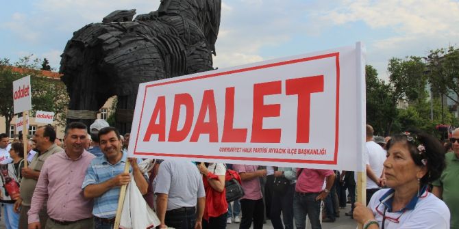 Çanakkale’de ‘Adalet’ Yürüyüşüne Destek İçin Önce Durdular Sonra Yürüdüler