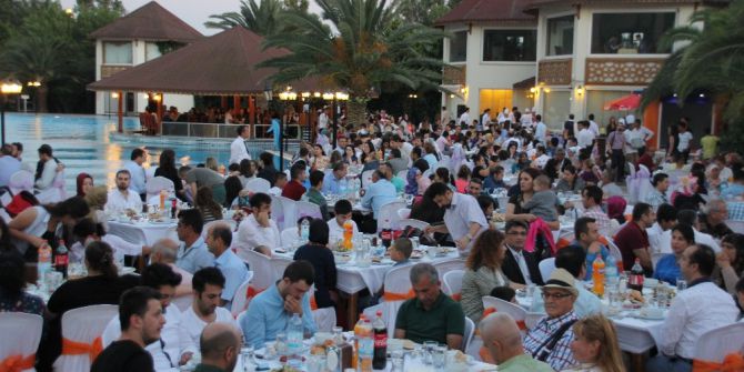 Üniversite Personeli İftarda Bir Araya Geldi