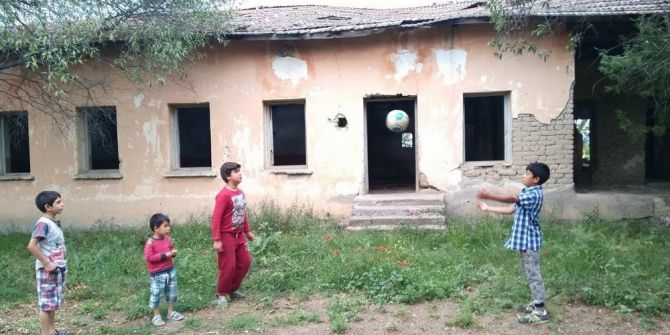 Yıkılmaya Yüz Tutan Okul Tehlike Saçıyor