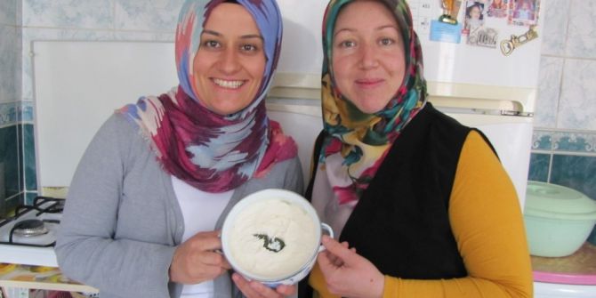 Çam Kozalağı İle Yoğurt Mayalıyorlar