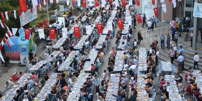 Belsa Plaza Önünde 4 Bin Kişilik İftar Yemeği Verilecek