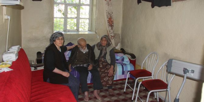 Tek İstekleri İki Odalı Bir Ev