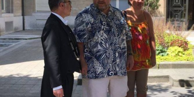 Fransız Milletvekili, Meclise İlk Girişini Tişört, Şort Ve Terlikle Yaptı