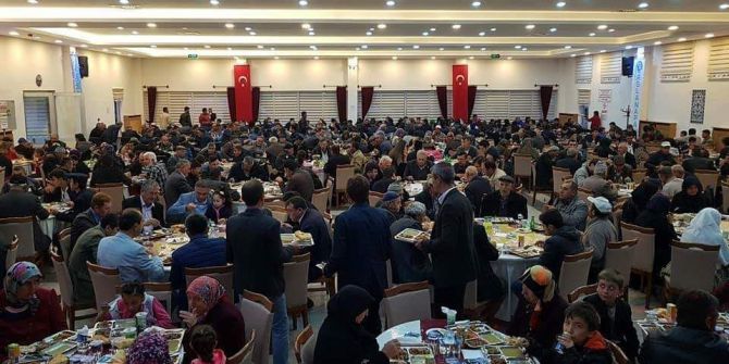 Aslanapa Kaymakamlığından Bin 500 Kişiye İftar
