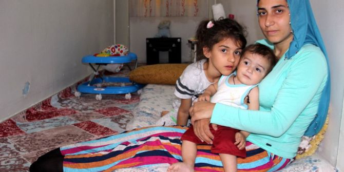 İki Çocuk Annesi Felçli Kadın Yardım Bekliyor