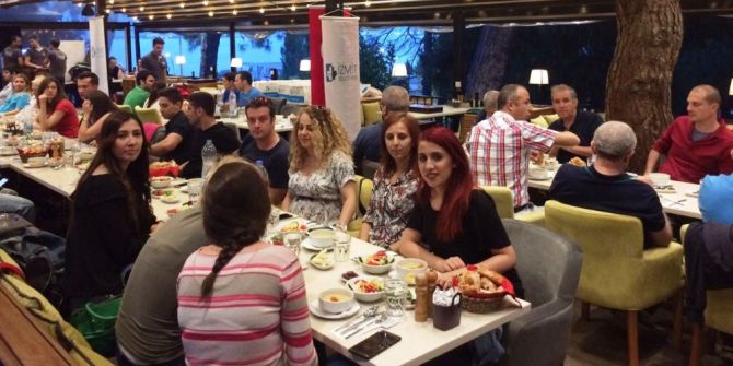 İzmit Belediyesi Millilerle İftar Yaptı