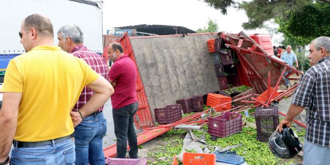 Tarım İşçilerini Taşıyan Kamyonet Kaza Yaptı: 3 Ölü, 5 Yaralı