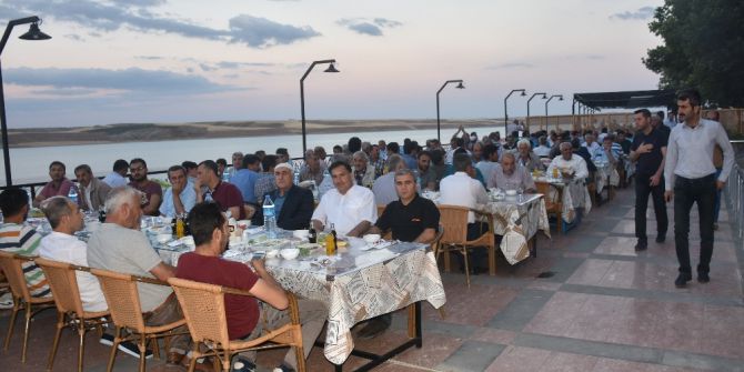 Kaymakamlık Ve Belediye Personeli İftar Sofrasında Bir Araya Geldi