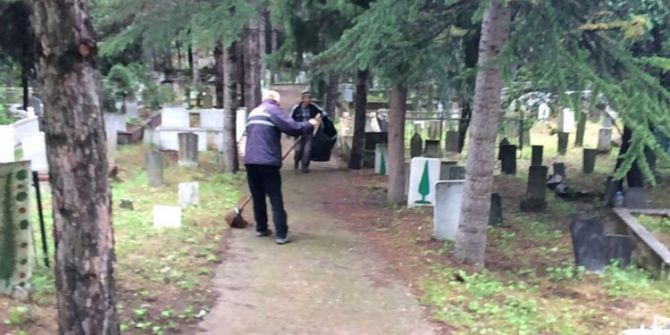 Mezarlıklarda Bayram Temizliği