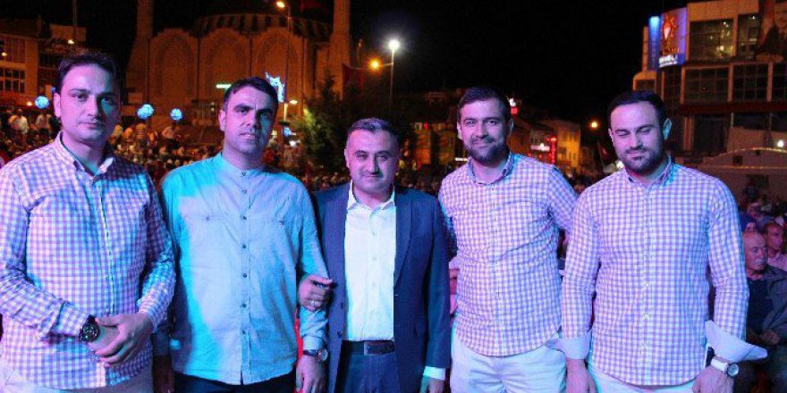 Develi Halkı Gündüz İşinde Gece Demokrasi Nöbetinde