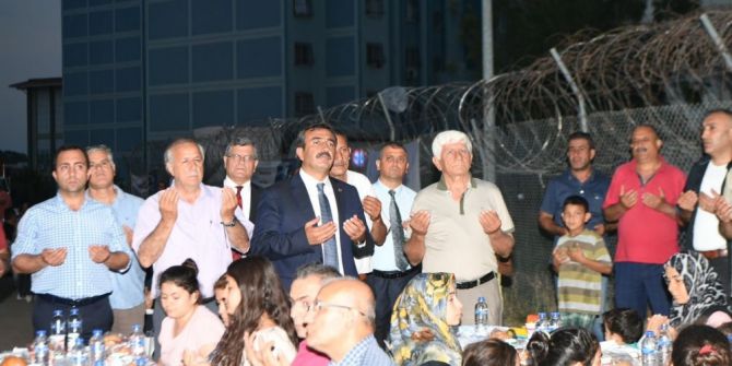 Başkan Çetin, Ceyhan Ve Yüreğir Halkıyla İftar Açtı