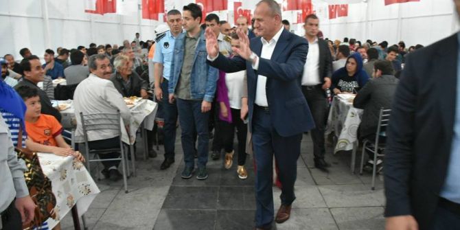 Düzce Belediye Başkanı Mehmet Keleş Orucunu Çadırda Açtı