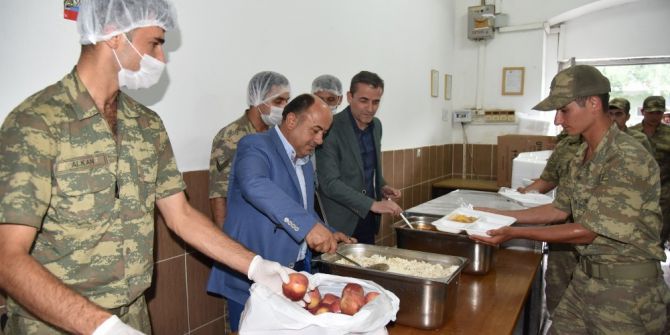 Askerlerin Yemekleri Bu Kez Yunusemre Belediyesinden