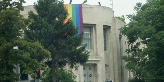 Abd Ankara Büyükelçiliğine Lgbt Bayrağı Asıldı