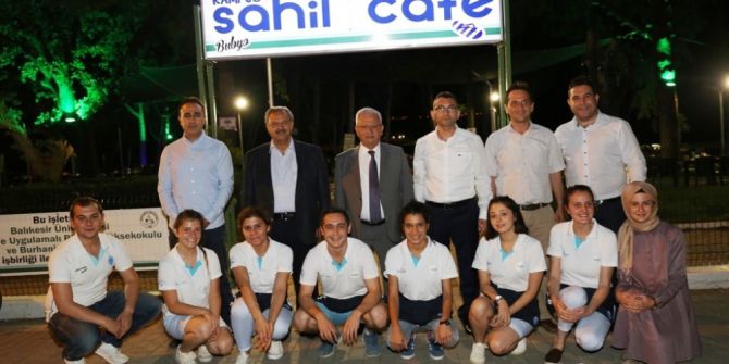 Burhaniye’de Rektör Özdemir Ve Başkan Uysal’ın Sahil Kafe Ziyareti