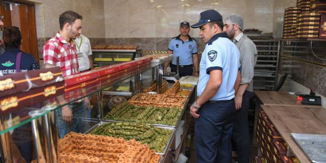 Bursa’da Bayram Öncesi Zabıtadan Tatlı İmalathanelerine Baskın