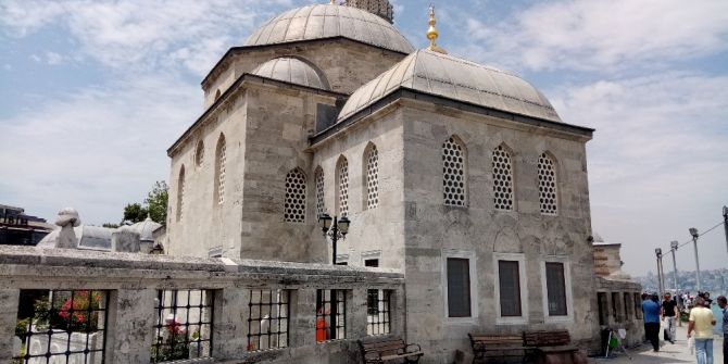 Şemsi Paşa Cami’nde Yol Yapım Çalışmaları Nedeniyle Hasar Oluştu