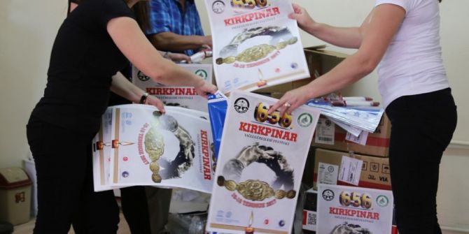 ‘Kırmızı Dipli Mumlar’ Davet İçin Yola Çıktı