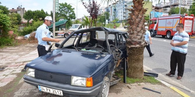 Otomobil Ağaca Çarptı: 4 Yaralı