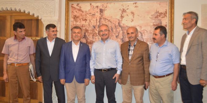 Mardinli Hububatçılardan Vali Yaman’a Plaket